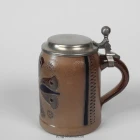 hk_humpen-westerwald-motive-blumen-biene-braun_0.5l_dl_3-k